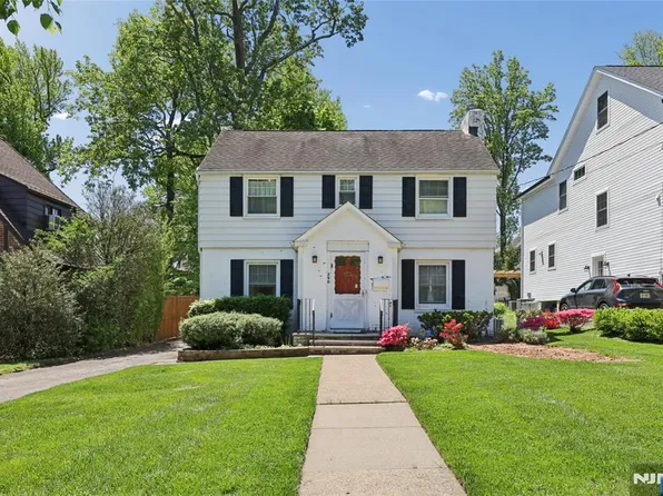290 Winthrop Rd, Teaneck, NJ 07666