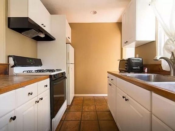 3rd image of 4447 Cherokee Ave #4449