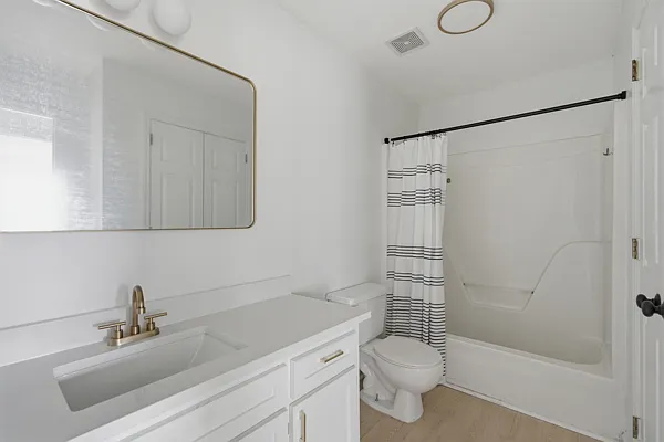 470 S Main St #203 — Photo 15