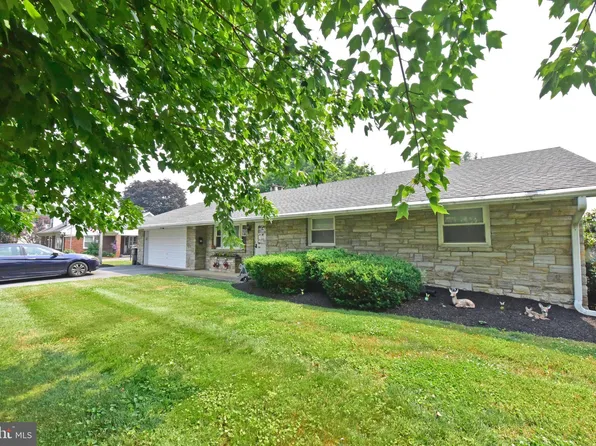 215 Shenk Ave, Strasburg, PA 17579