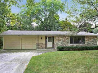 136 Woodview Ln, Green Bay, WI 54301