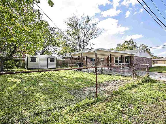 3rd image of 3603 Helena Ave