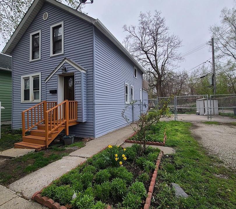 1st image of 221 E 136th Pl