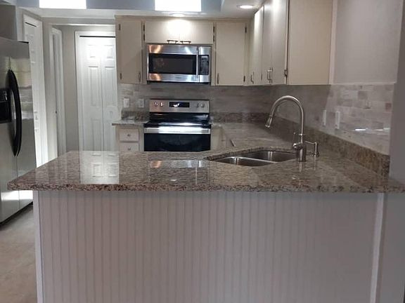 2nd image of 529 Walnut Grove Pl
