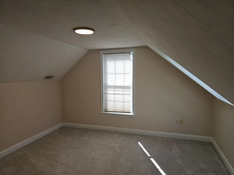 202 Falls Blvd — Photo 16
