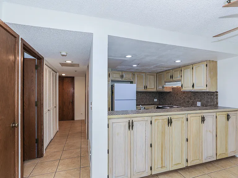 555 Hahaione St #B100 — Photo 10