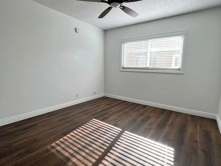 10222 S Dixon Ave — Photo 5