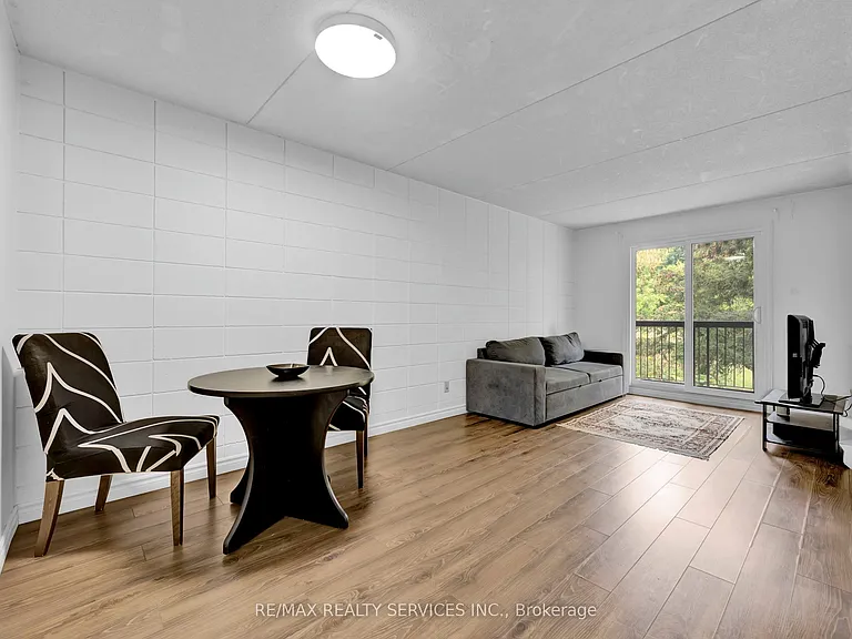 30 Hickory St E #103 — Photo 5