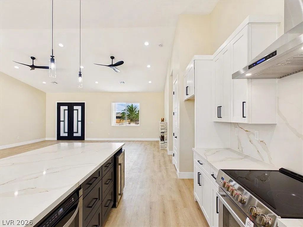 4 bed, 3.0 bath, 2493 sqft, $2,950 — Photo 4