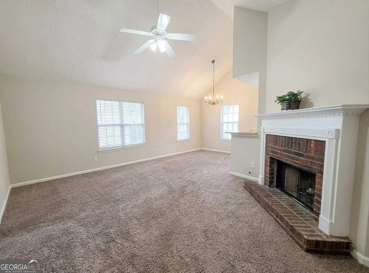 3 bed, 2.0 bath, 1434 sqft, $2,200 — Photo 4