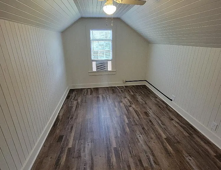 287 S College St — Photo 27