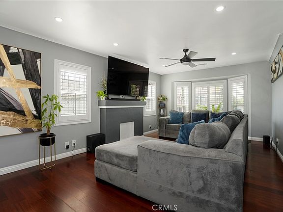 3rd image of 152 W 64th St