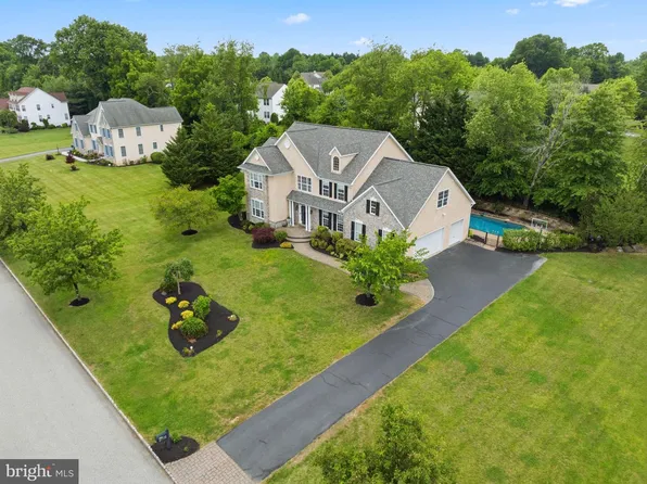 3219 Greystone Dr, Garnet Valley, PA 19060