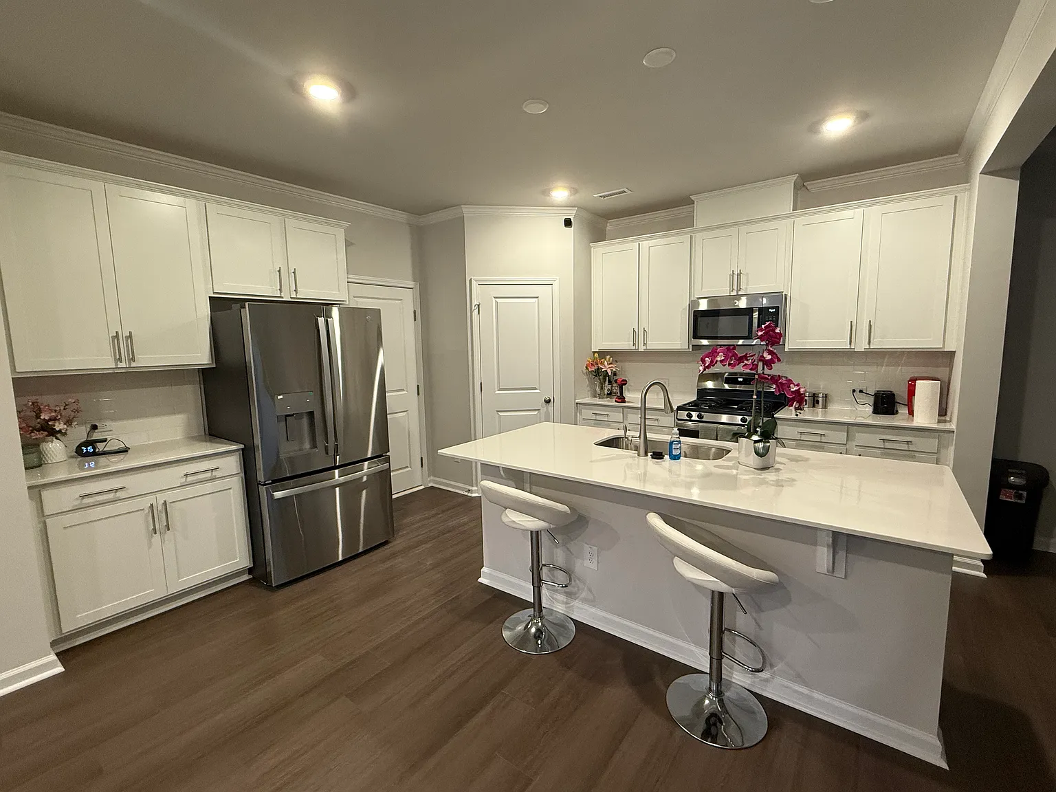 5 bed, 2375 sqft, $2,599 — Photo 4
