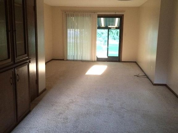 4th image of 7383 Pinegrove Dr #105
