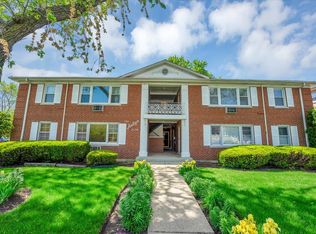 2050 Parkside Dr APT 2B, Park Ridge, IL 60068