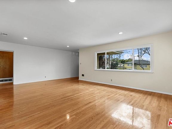5th image of 11232 Greenlawn Ave