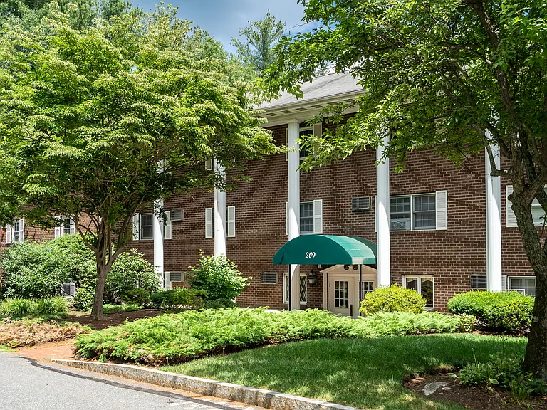 209 Great Rd #C1 — Photo 9