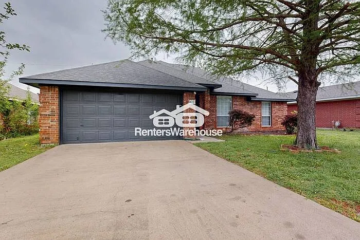 611 Orchard Ln — Photo 2