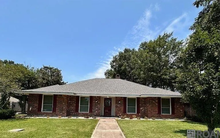 5840 Parkforest Dr — Photo 2