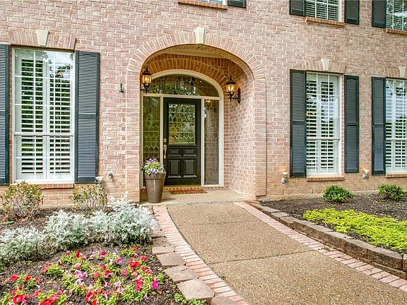 3rd image of 365 Silverwood Cir