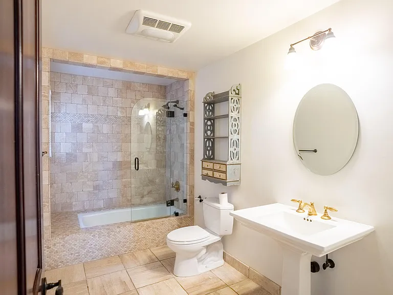 2521 Whitney Ave — Photo 15