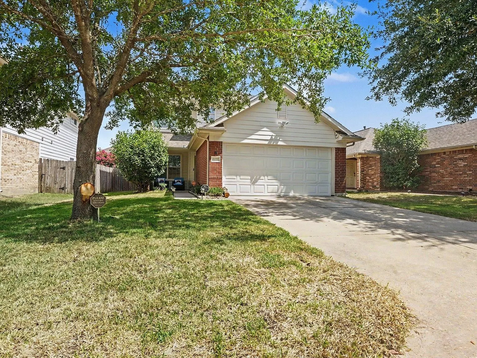 4 bed, 2.5 bath, 1876 sqft, $2,400 — Photo 4