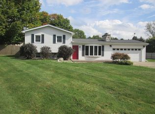 10454 8 Mile Rd, Ceresco, MI 49033