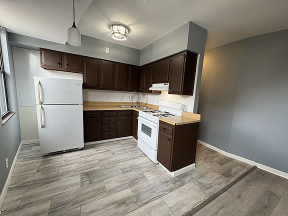 5th image of 2905 Glenmore Ave APT 7