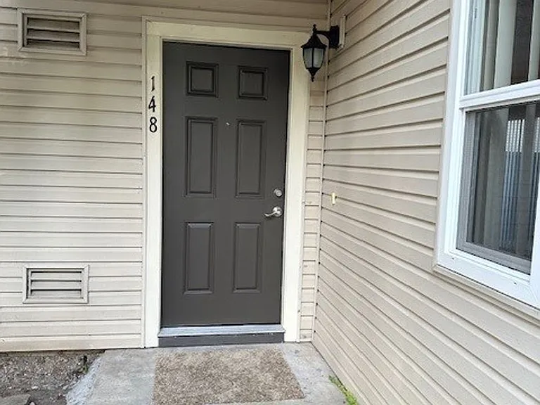 Carmel Woods Apartments — Photo 17
