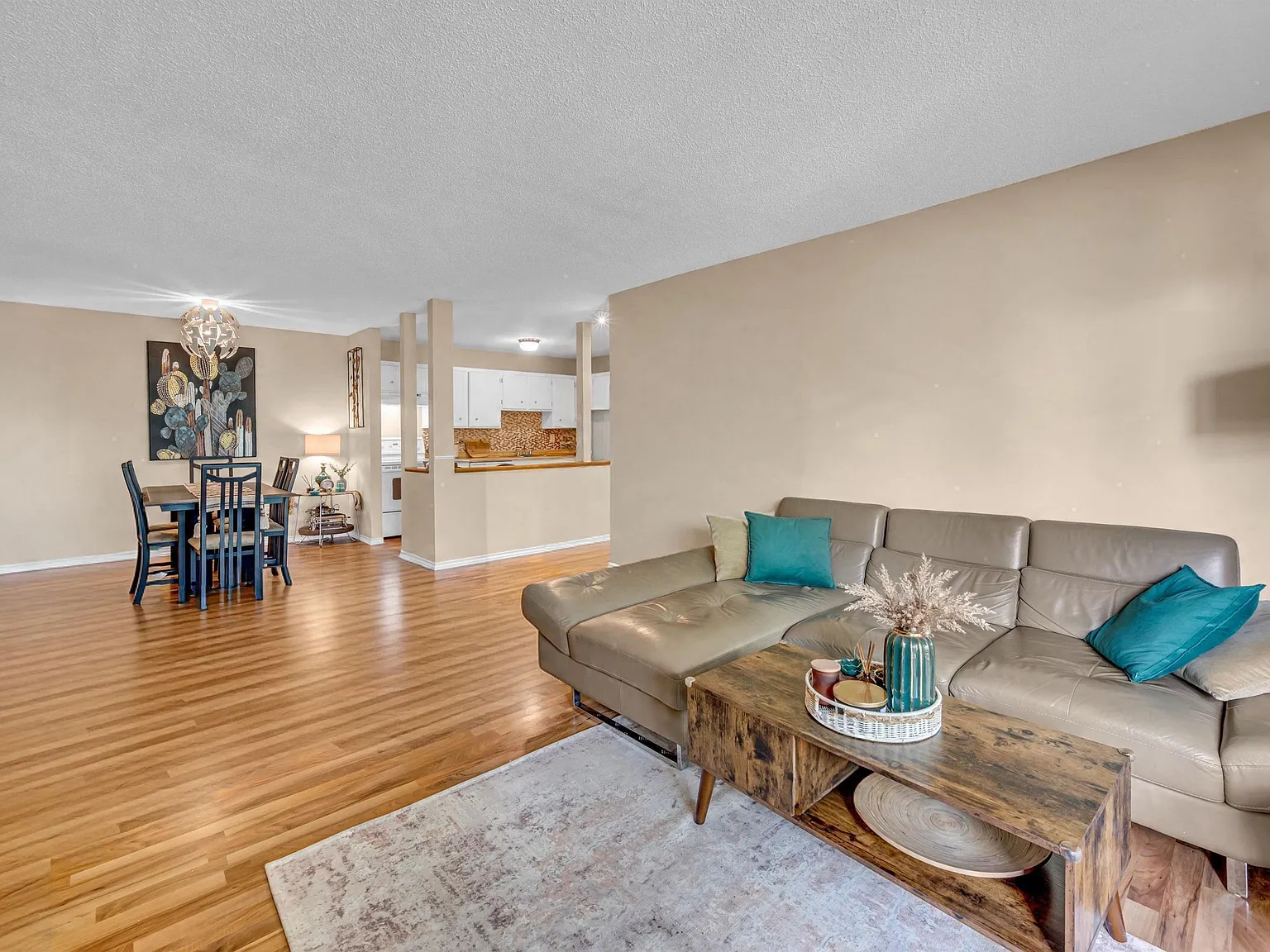2 bed, 958 sqft, $2,000 — Photo 2