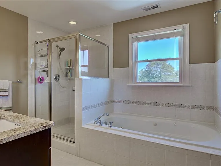 12325 Six Ponds Ln — Photo 2