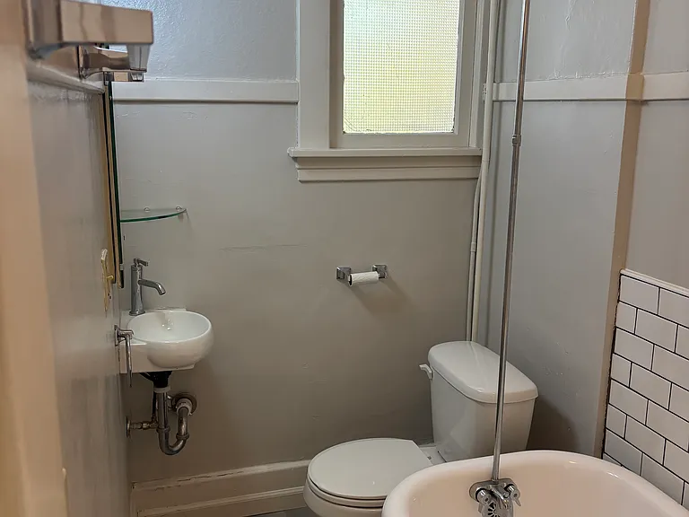 2325 Colby Ave #3 — Photo 9