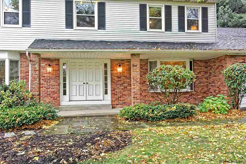 2nd image of 35 CLOVERFIELD Drive