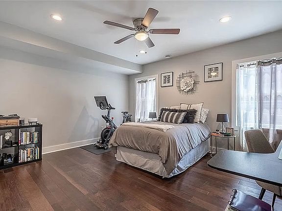 2nd image of 2611 Stella St