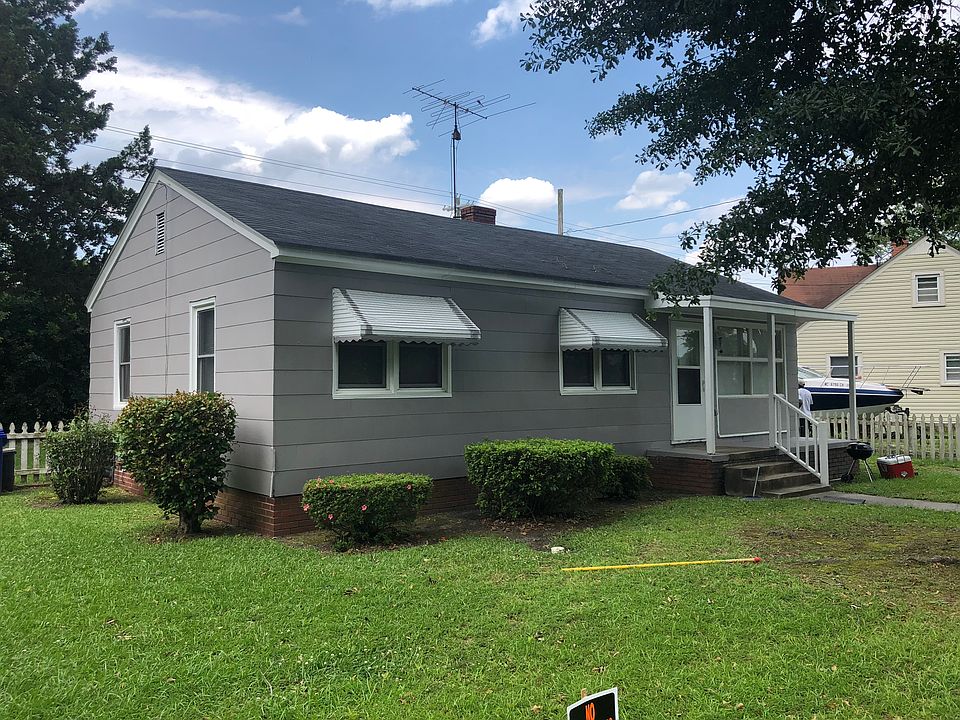 1st image of 2102 N Village Dr