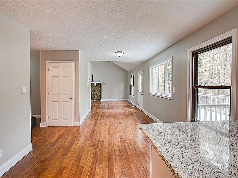 168 Lake Forest Dr — Photo 5