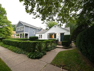 1570 Dewey Ave, Evanston, IL, 60201