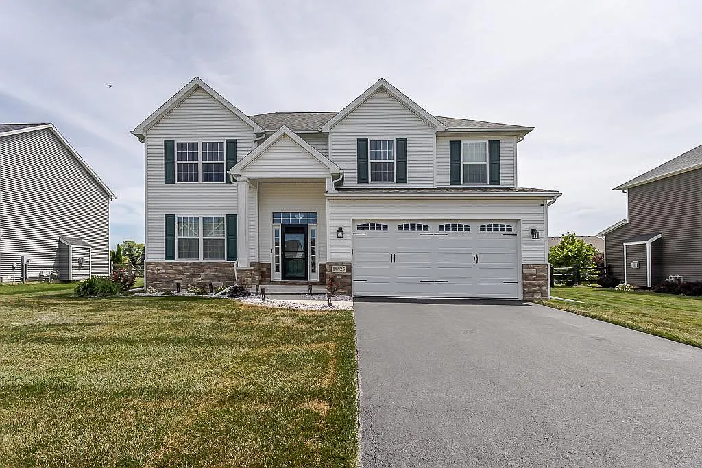 4 bed, 3.5 bath, 2313 sqft, $3,400 — Photo 1