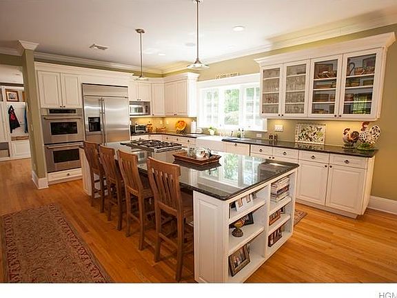 4th image of 7 Falcon Woods Ct
