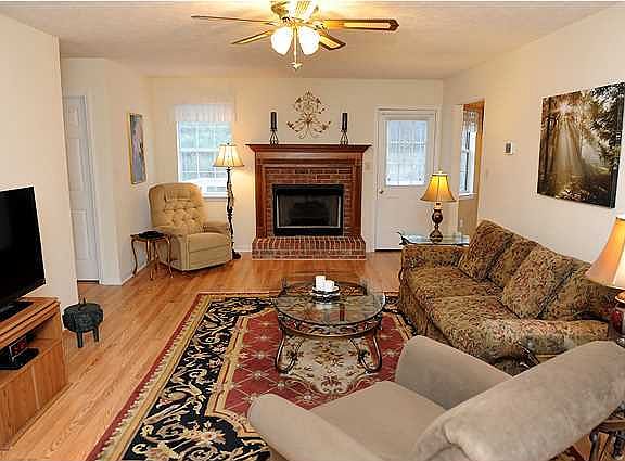 3rd image of 317 Middle View Dr