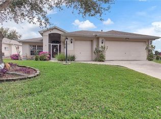 20523 Queen Alexandra Dr, Leesburg, FL 34748