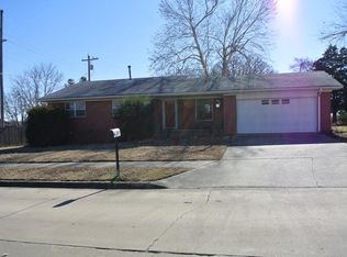 967 E 11th St, Claremore, OK 74017