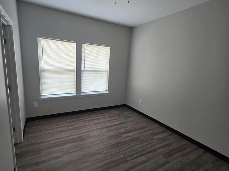 1714 Sayers St — Photo 4