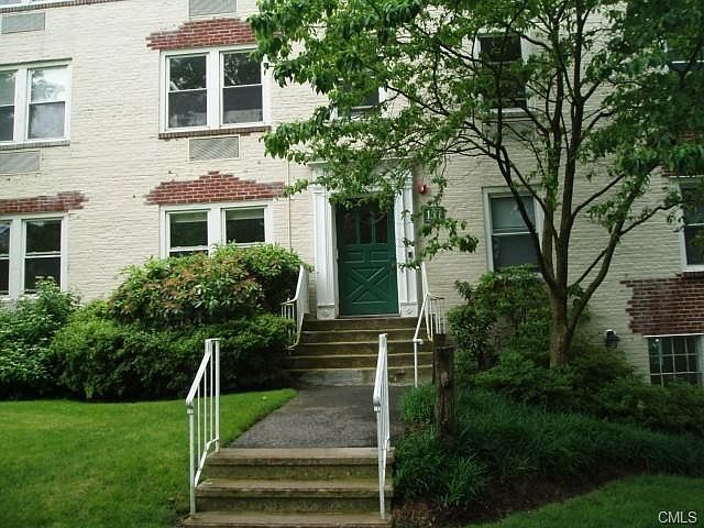 1st image of 134 Woodside Grn
