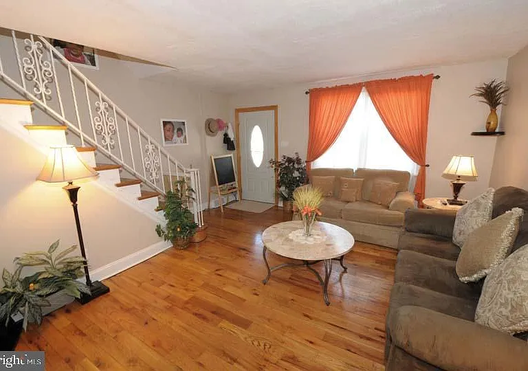 324 Dawson St — Photo 3