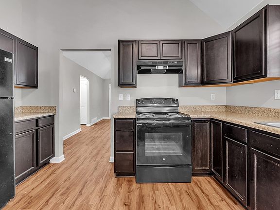 5th image of 1322 Larkin Ave