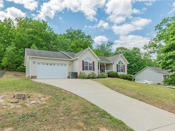 676 Old Castle Dr, Randleman, NC 27317