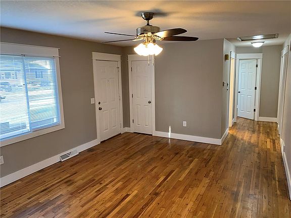 5th image of 1418 W 22nd St