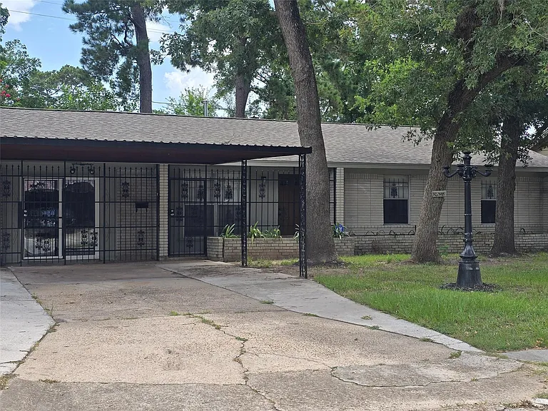 10518 Royal Oaks Dr — Photo 15